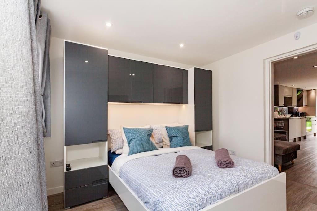 One Bedroom Apartment, Driveway, Bracknell Centre Εξωτερικό φωτογραφία