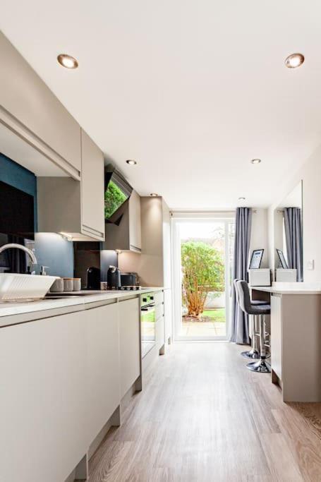 One Bedroom Apartment, Driveway, Bracknell Centre Εξωτερικό φωτογραφία