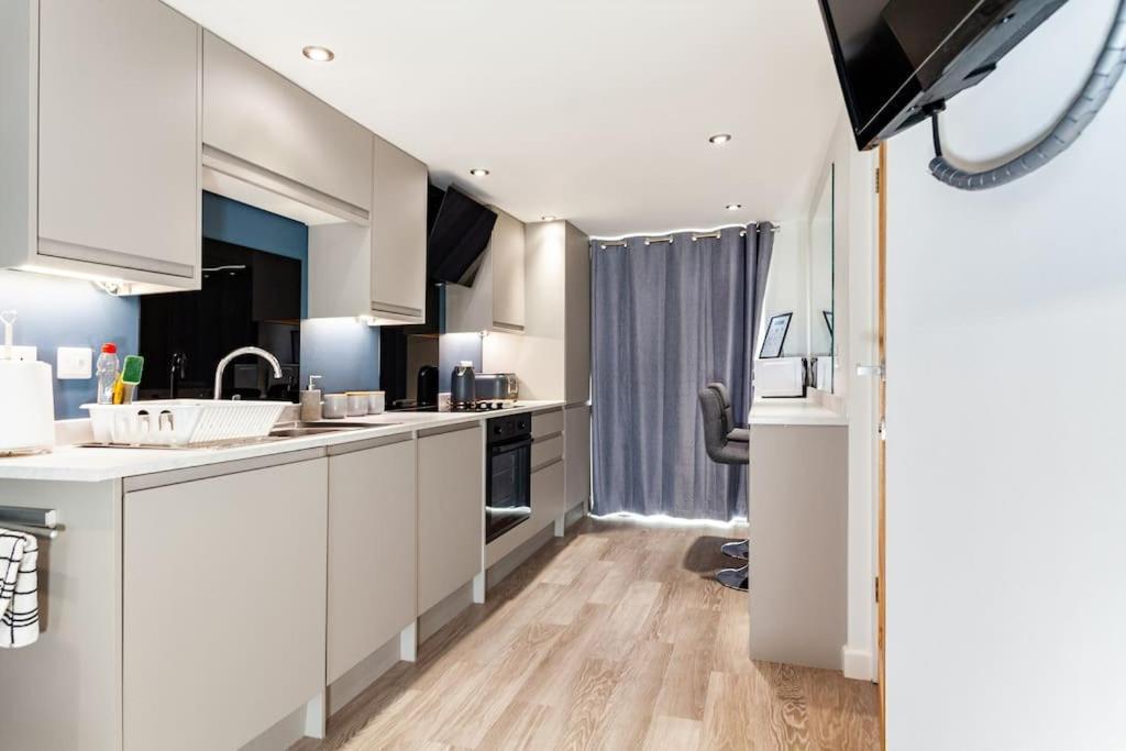 One Bedroom Apartment, Driveway, Bracknell Centre Εξωτερικό φωτογραφία
