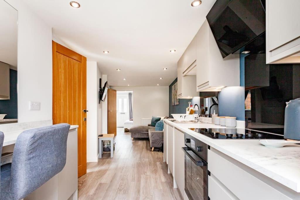 One Bedroom Apartment, Driveway, Bracknell Centre Εξωτερικό φωτογραφία