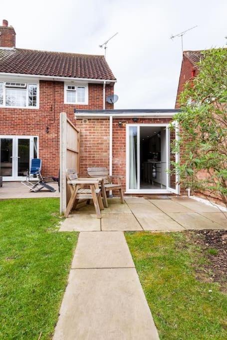 One Bedroom Apartment, Driveway, Bracknell Centre Εξωτερικό φωτογραφία