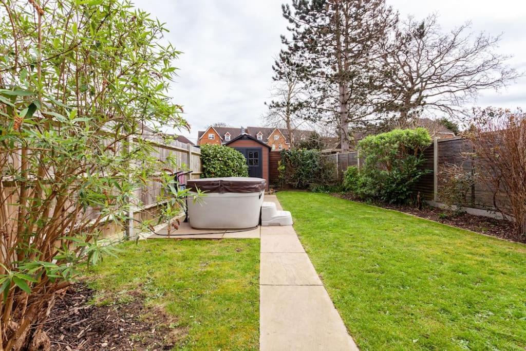 One Bedroom Apartment, Driveway, Bracknell Centre Εξωτερικό φωτογραφία
