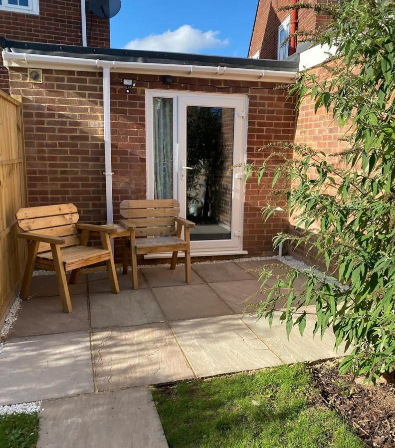 One Bedroom Apartment, Driveway, Bracknell Centre Εξωτερικό φωτογραφία